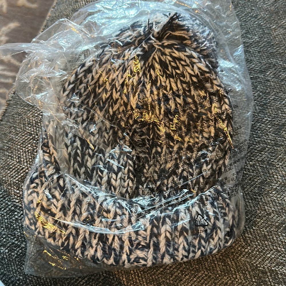 Boy gap Pom on top